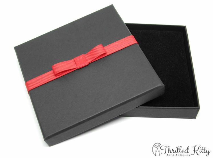 100mm x 100mm Thrilled Kitty Gift Box