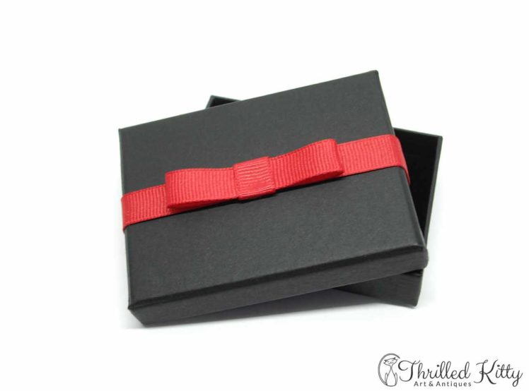 75mm x 55mm Thrilled Kitty Gift Box